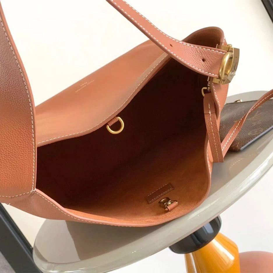 LV Low Key Hobo MM WaterResistant 281