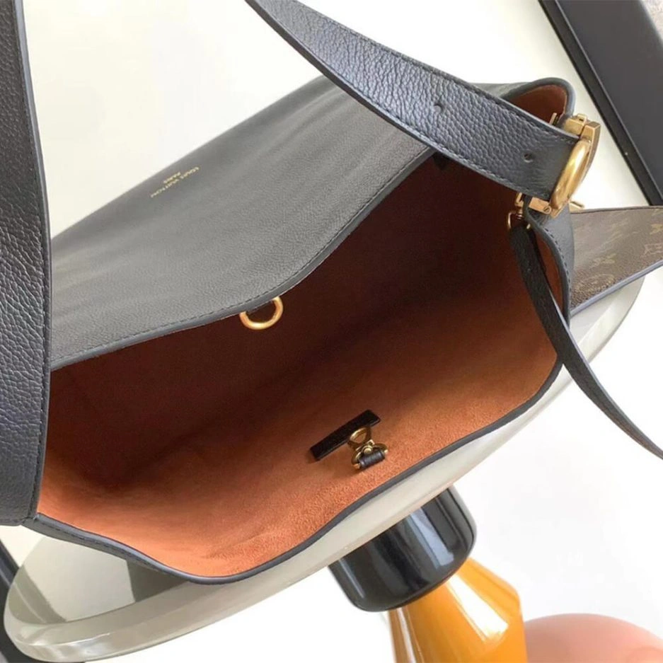 LV Low Key Hobo MM AllSeason 291