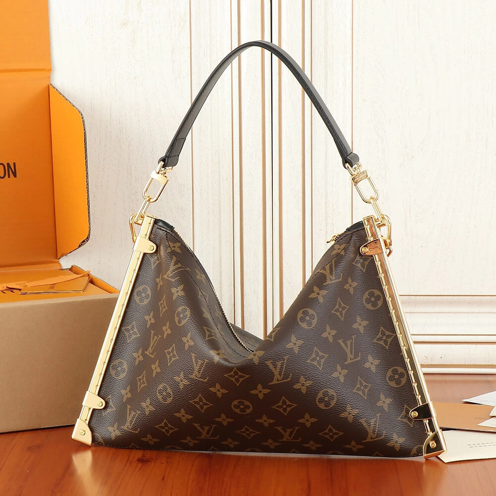 LV Lucky Trunk Cozy 223