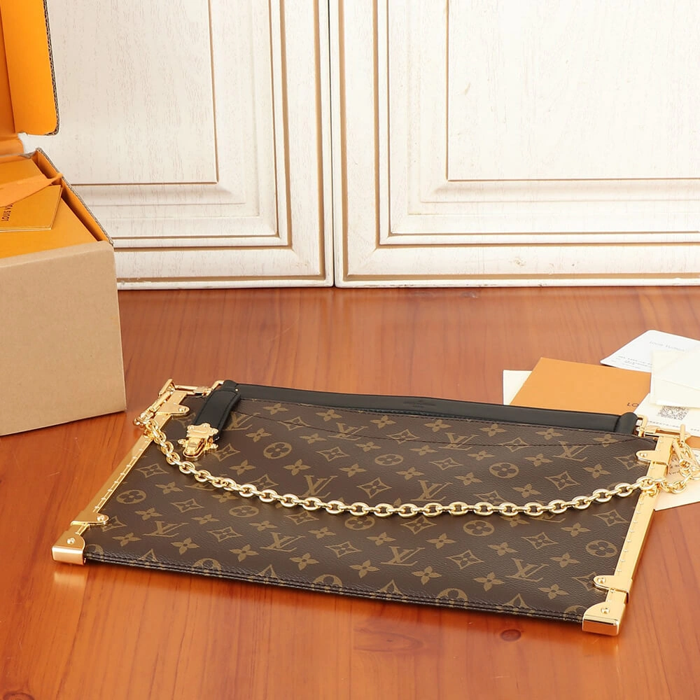 LV Lucky Trunk Cozy 223