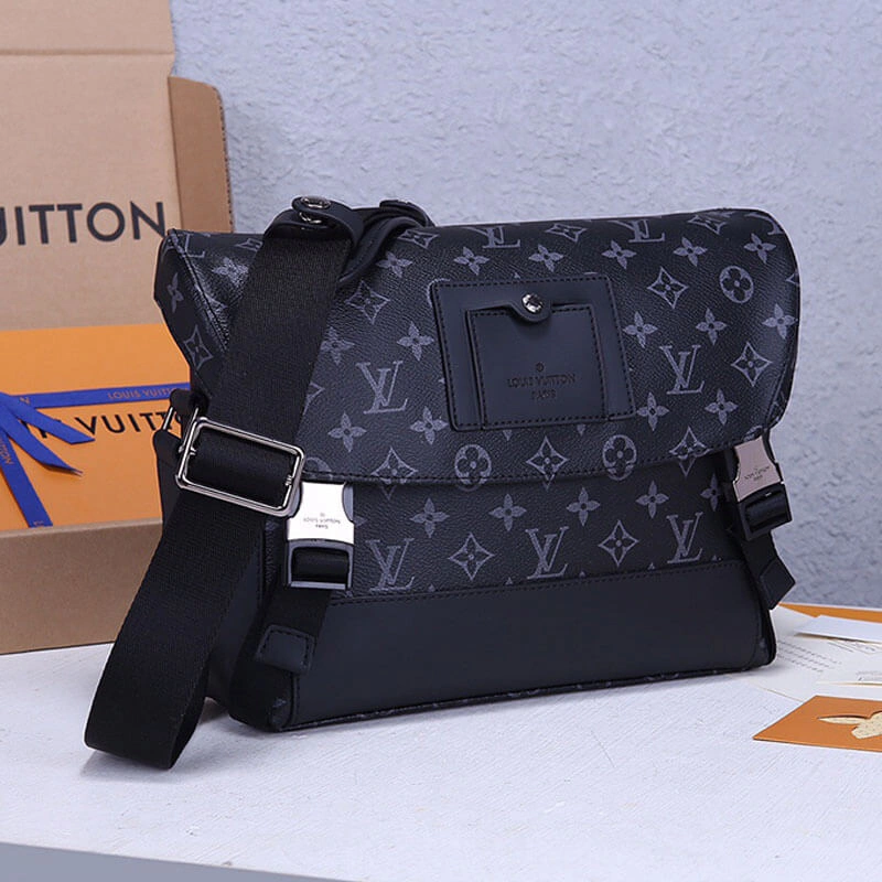 LV Messenger PM Voyager Bag Unique 709