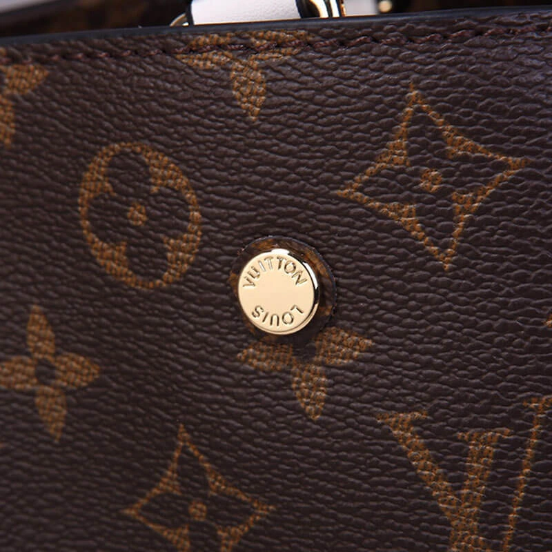 Cozy LV Montaigne BB Handbag 680