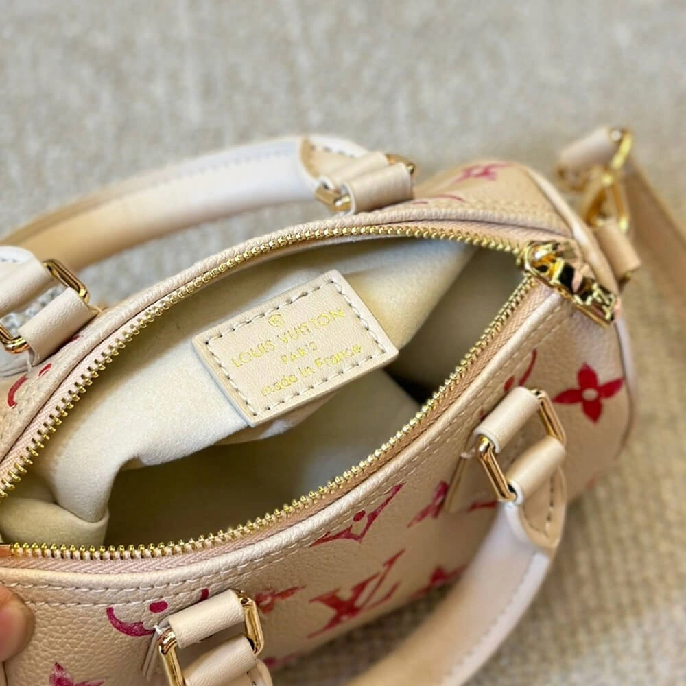 RelaxedFit LV NANO SPEEDY BAG 217