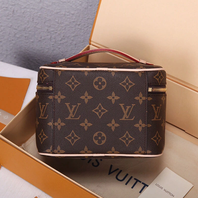 LV Nice Mini Toiletry Pouch Casual 697