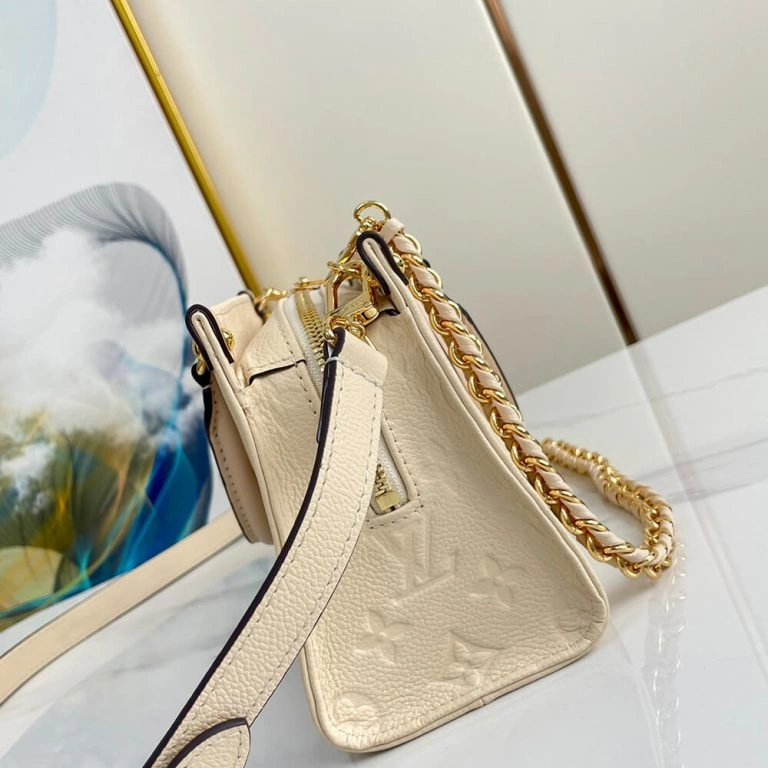 LV OnTheGo East West Popular 403