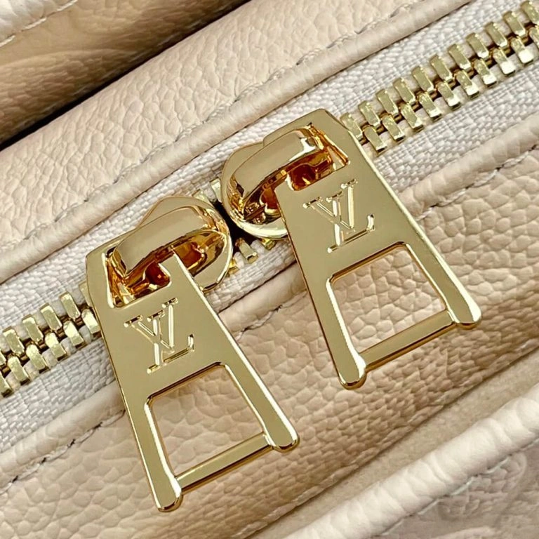 LV OnTheGo East West Popular 403