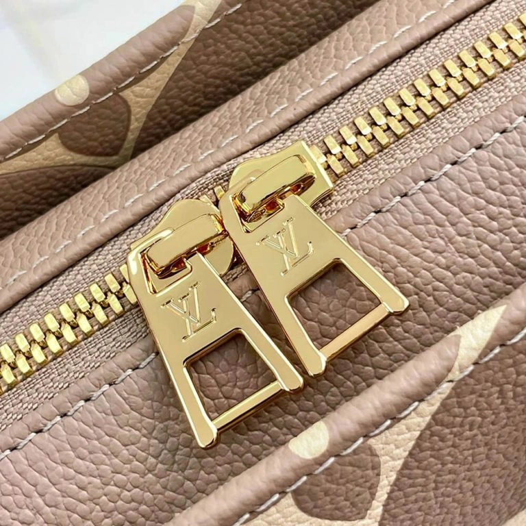 LV OnTheGo East West FashionForward 416