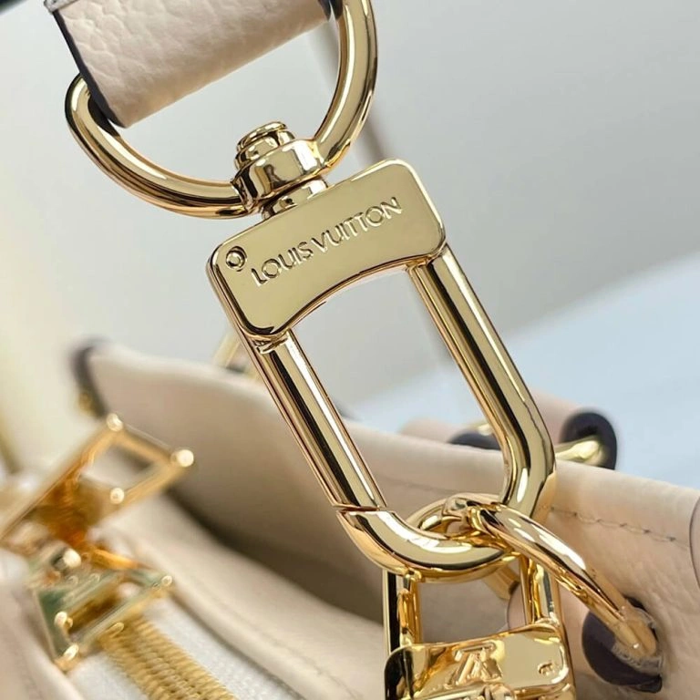 LV OnTheGo East West Popular 403