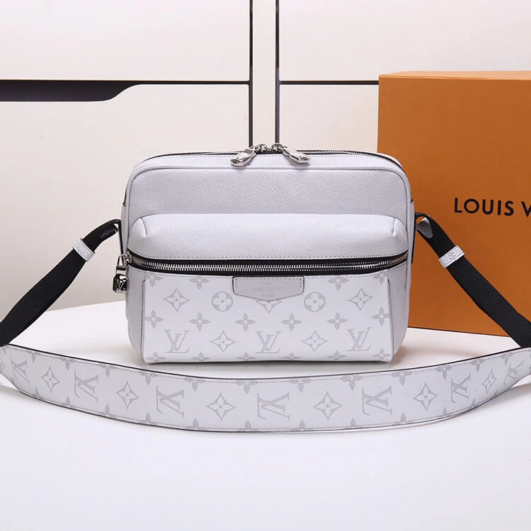 Seasonal LV Outdoor Messenger 782