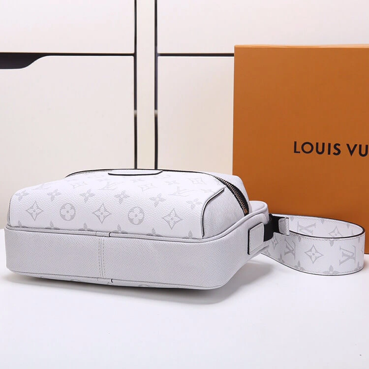 Seasonal LV Outdoor Messenger 782