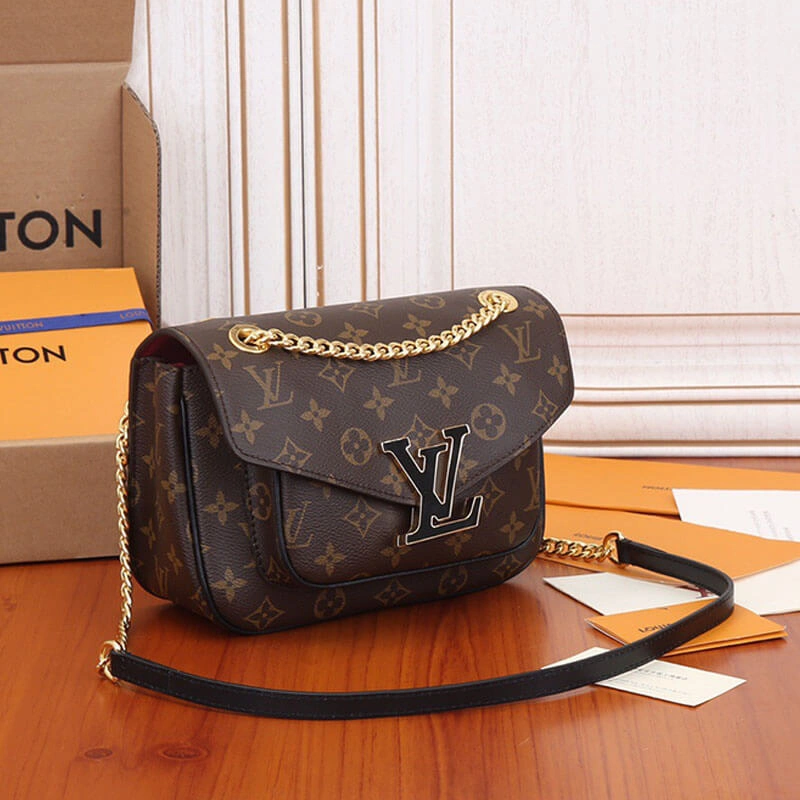 Fashionable LV Passy Handbag 670