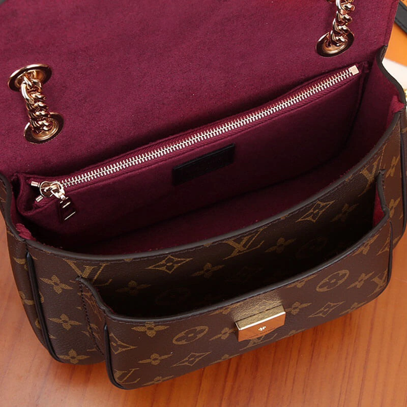 Fashionable LV Passy Handbag 670