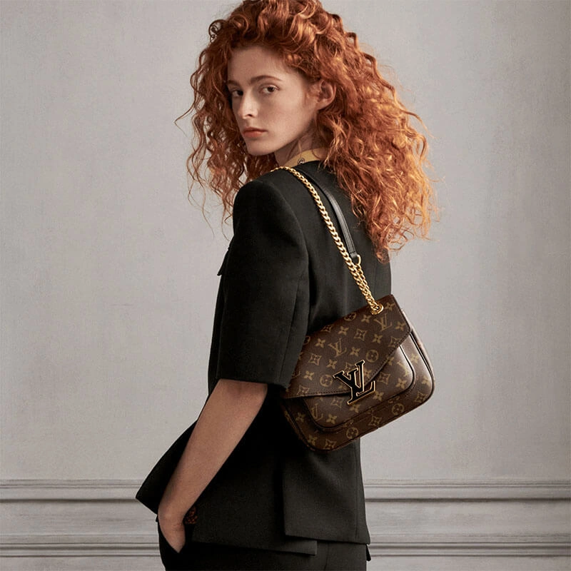 Fashionable LV Passy Handbag 670