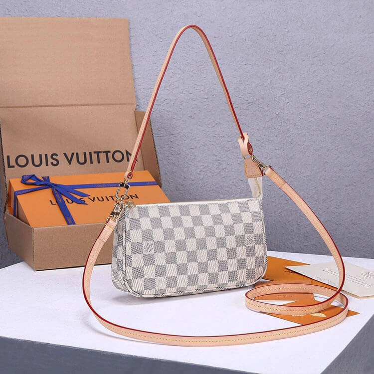 Lightweight LV Pochette Accessoires 715