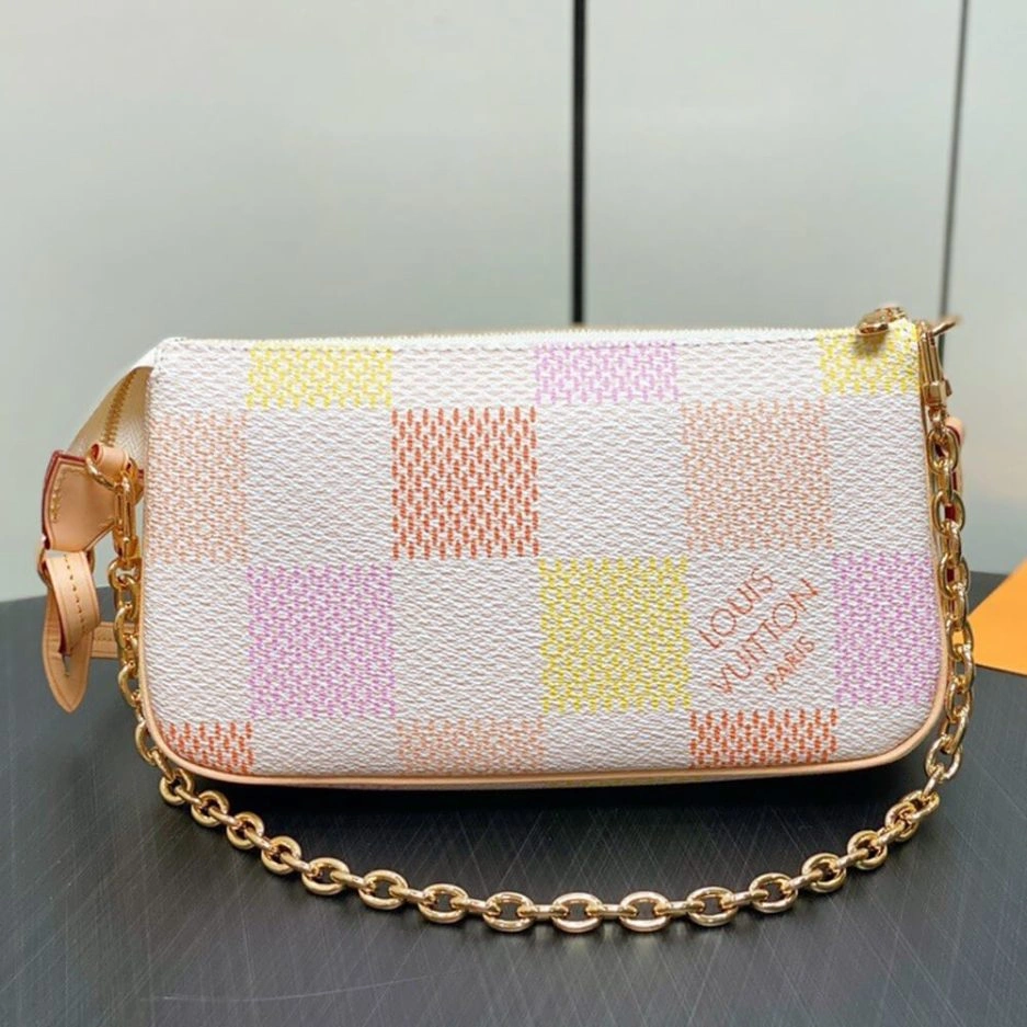 SunProtective LV Pochette Accessoires 438