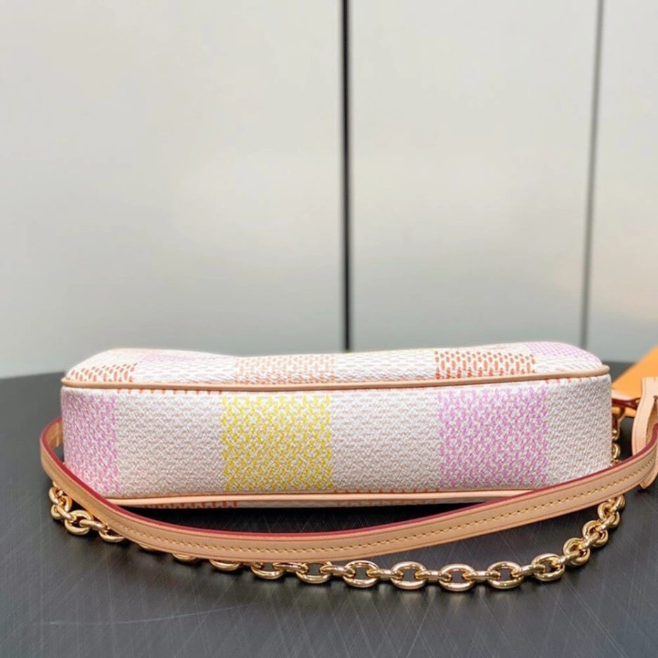 SunProtective LV Pochette Accessoires 438