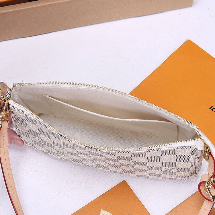 Lightweight LV Pochette Accessoires 715