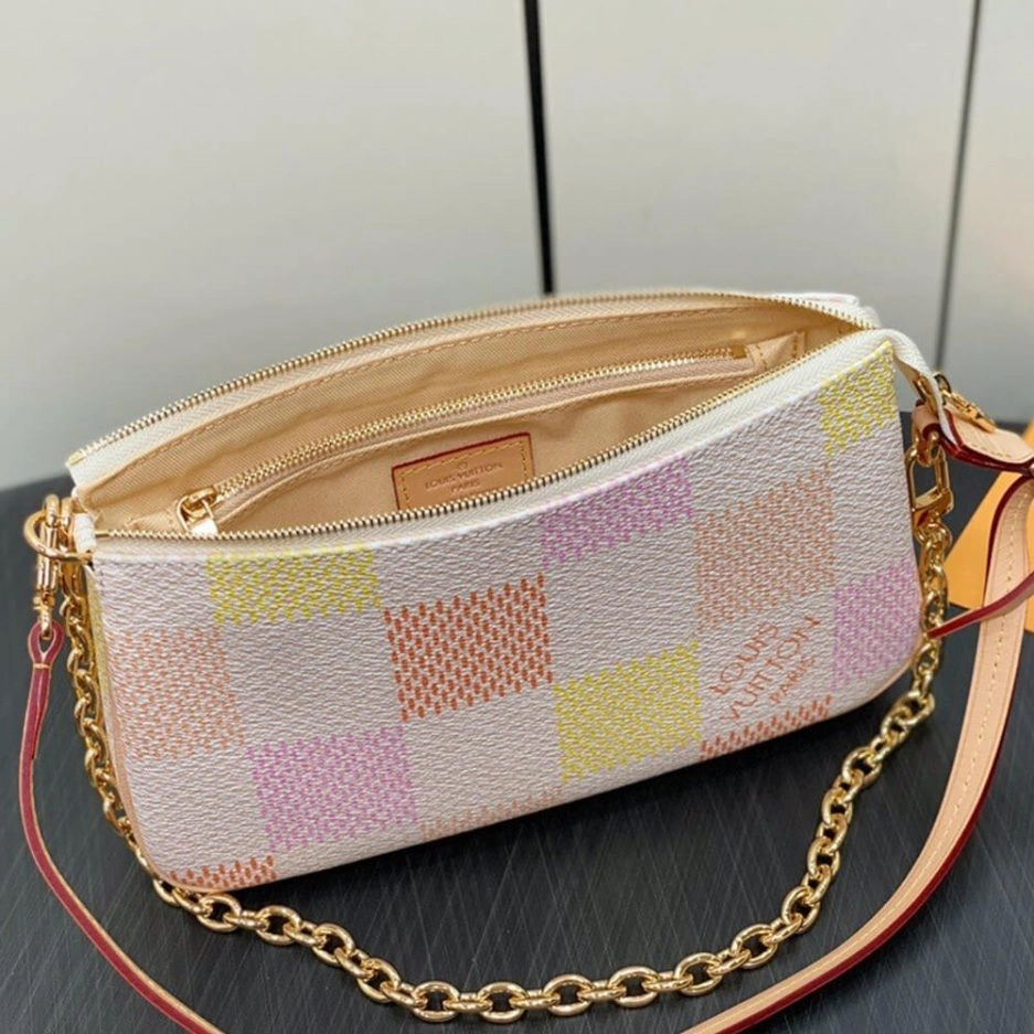 SunProtective LV Pochette Accessoires 438