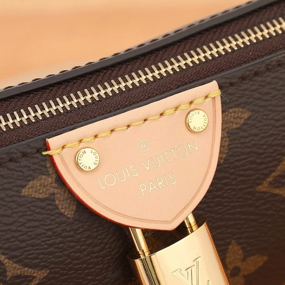 DailyWear LV Pochette Tirette 421