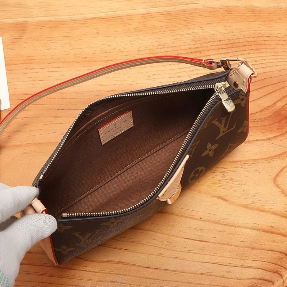 DailyWear LV Pochette Tirette 421