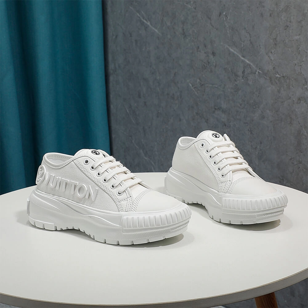 Trendsetting LV SQUAD SNEAKER 48