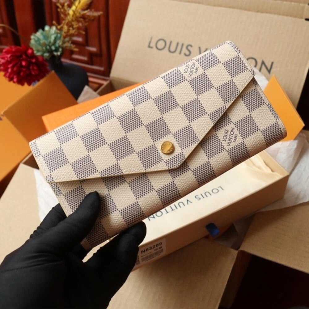 Durable LV Sarah Wallet 372