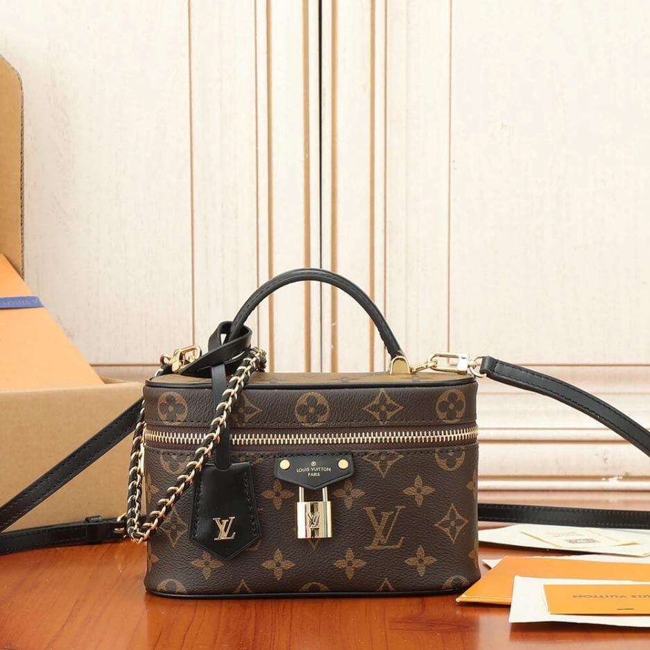 LV Vanity Chain Pouch Supportive 170