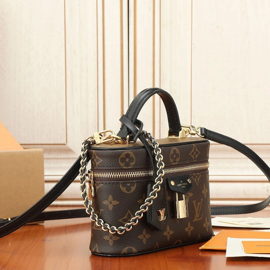 LV Vanity Chain Pouch Supportive 170