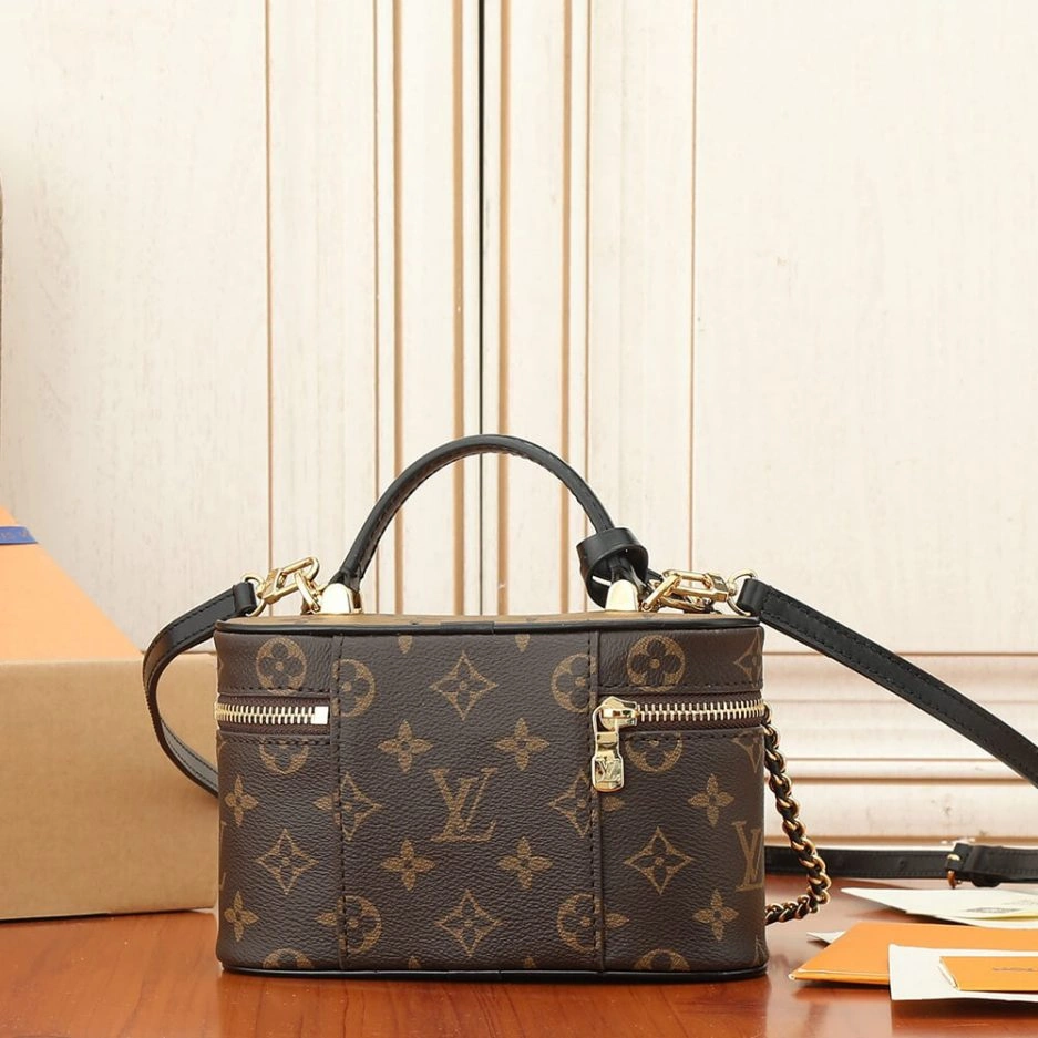 LV Vanity Chain Pouch Supportive 170