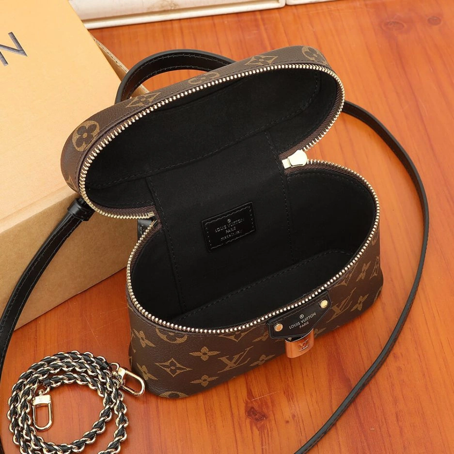 LV Vanity Chain Pouch Supportive 170