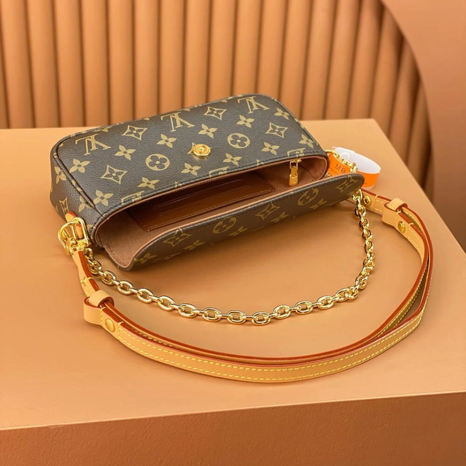 Versatile LV Wallet On Chain Ivy 365