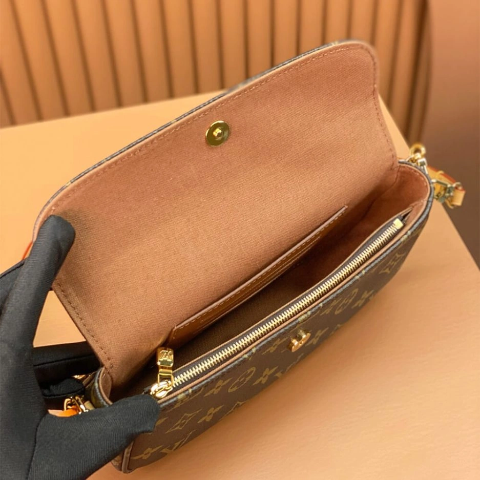 Versatile LV Wallet On Chain Ivy 365