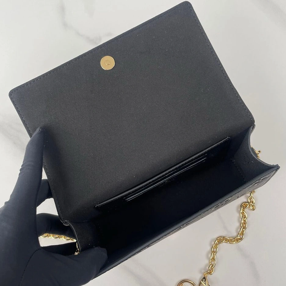WaterResistant LV Wallet On Chain Lily 375