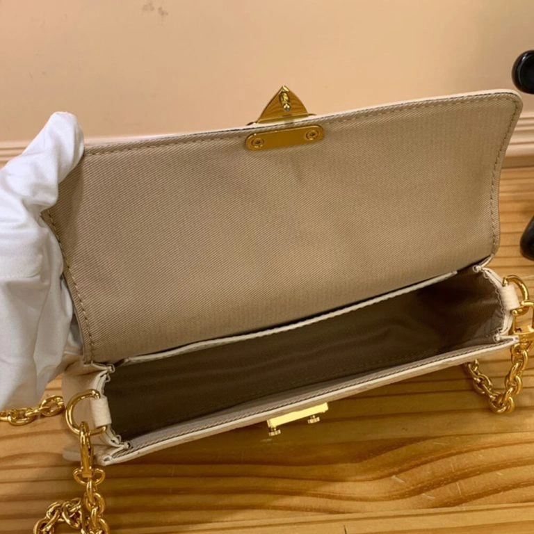 MoistureWicking LV Wallet On Chain Metis 424