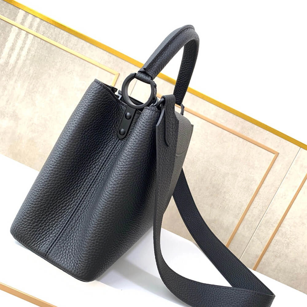 Lightweight Louis Vuitton CAPUCINES MM 625
