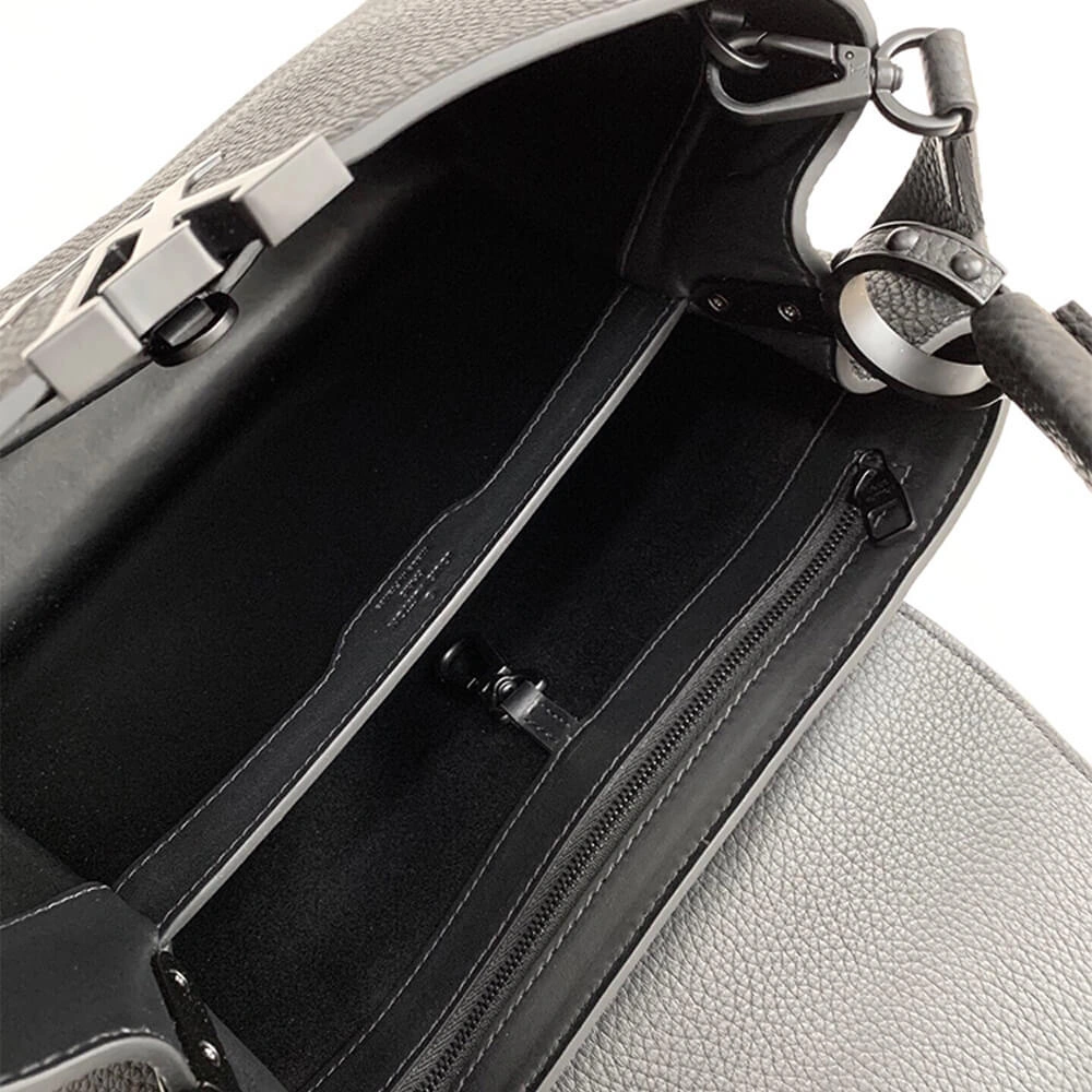 Lightweight Louis Vuitton CAPUCINES MM 625