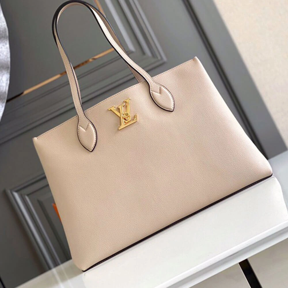 Sophisticated Louis Vuitton Lockme Shopper Bag 639