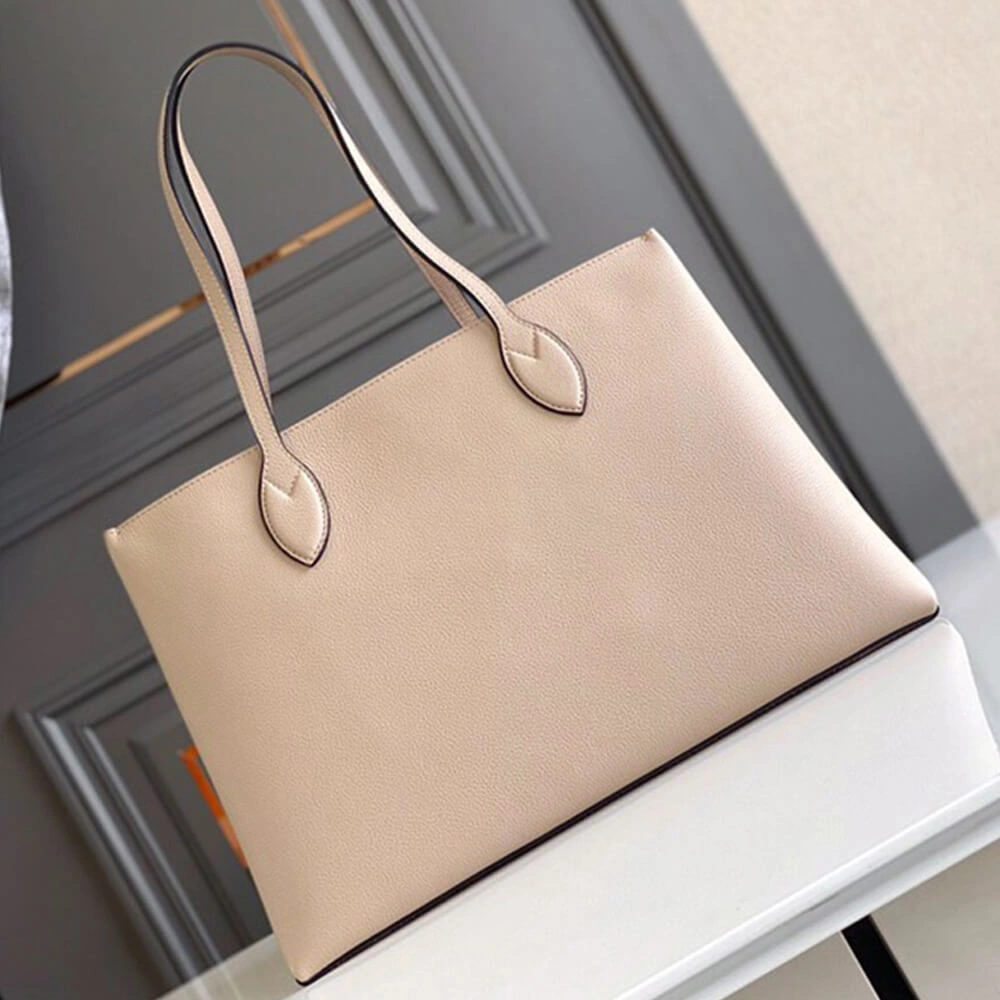 Sophisticated Louis Vuitton Lockme Shopper Bag 639