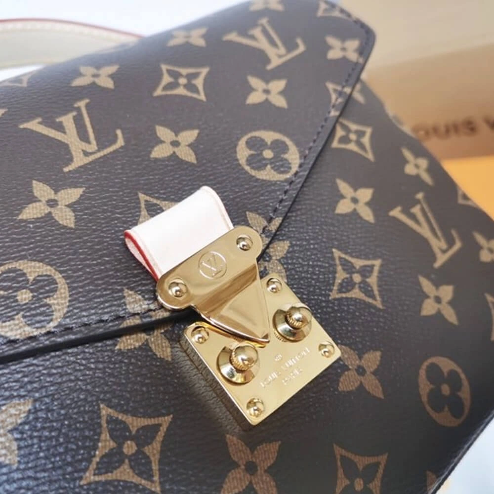 Sustainable Louis Vuitton POCHETTE METIS 570