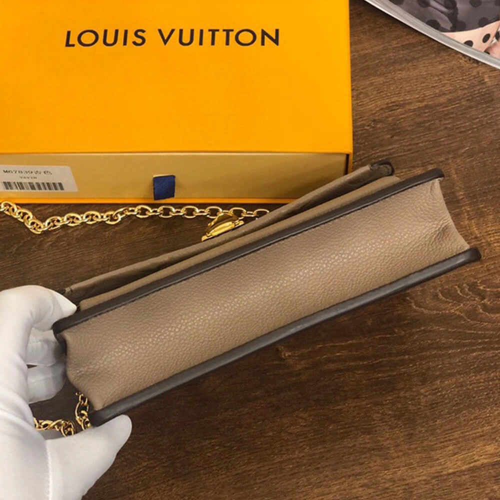Louis Vuitton VAVIN CHAIN WALLET Snug 508
