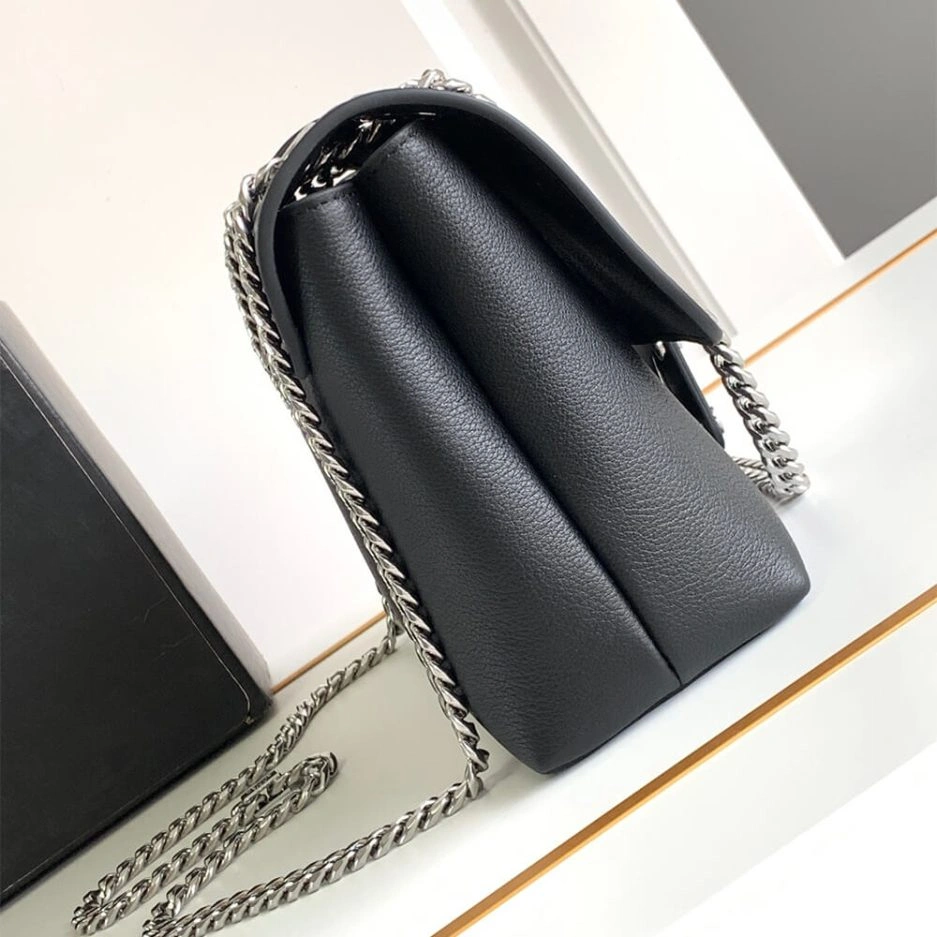 WrinkleFree Medium CELINE VICTOIRE bag in soft calfskin 1634
