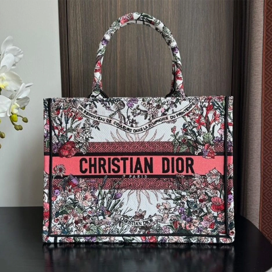 Supportive Medium Dior Book Tote 1253