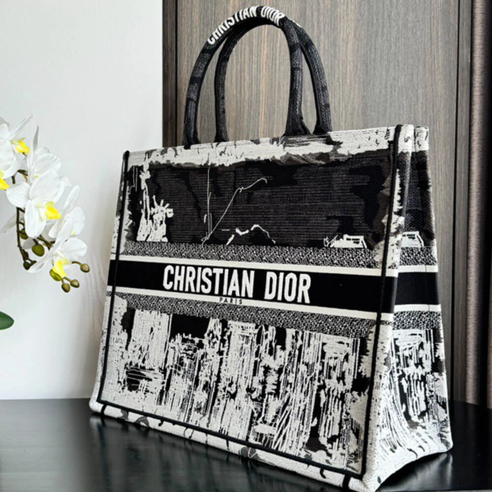 Medium Dior Book Tote Snug 1237