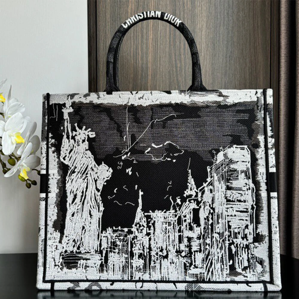 Medium Dior Book Tote Snug 1237