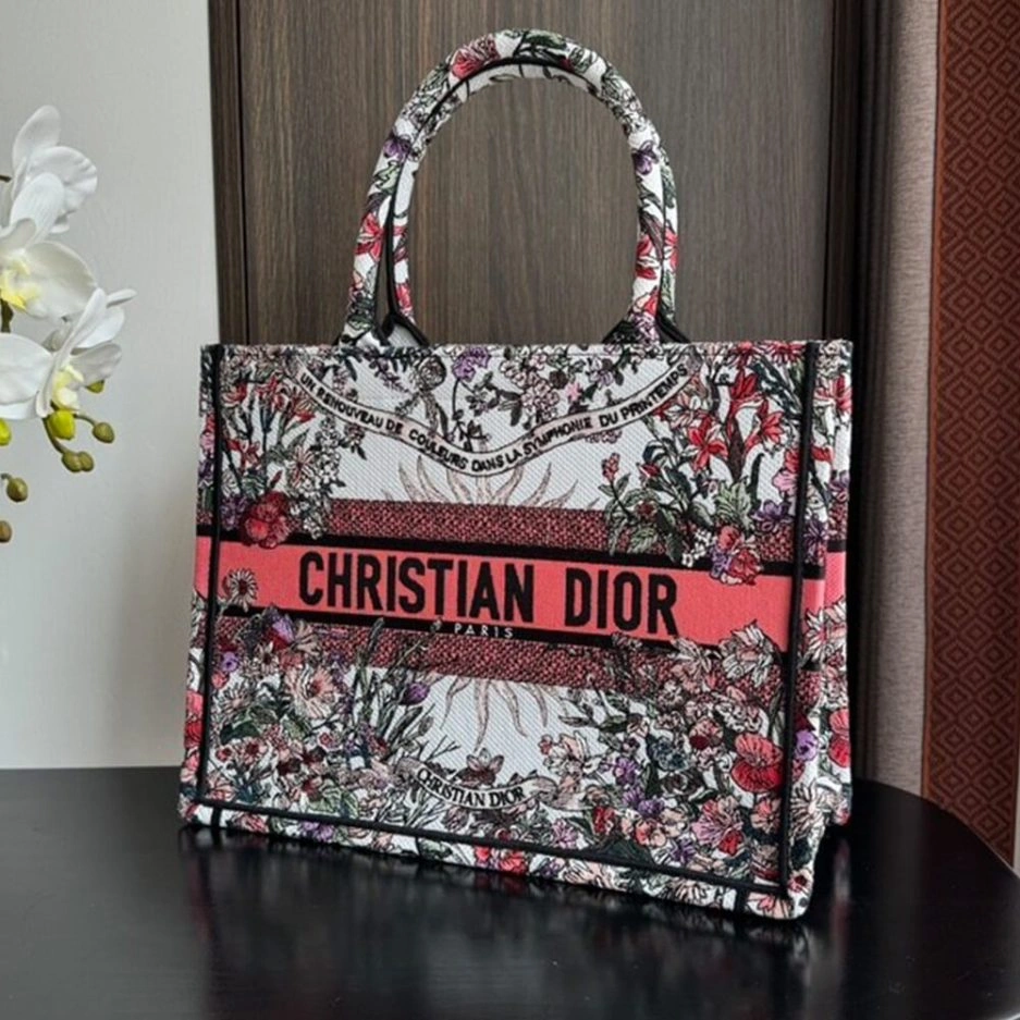 Supportive Medium Dior Book Tote 1253