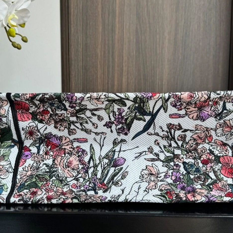Supportive Medium Dior Book Tote 1253