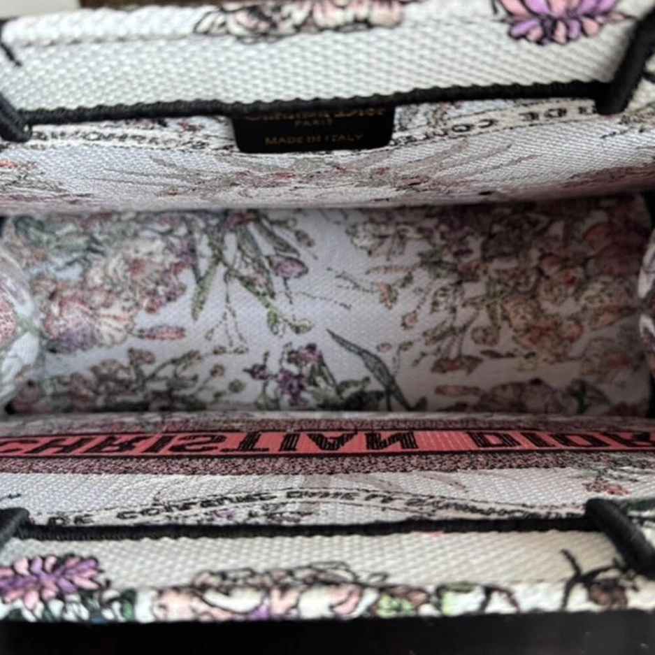 Supportive Medium Dior Book Tote 1253