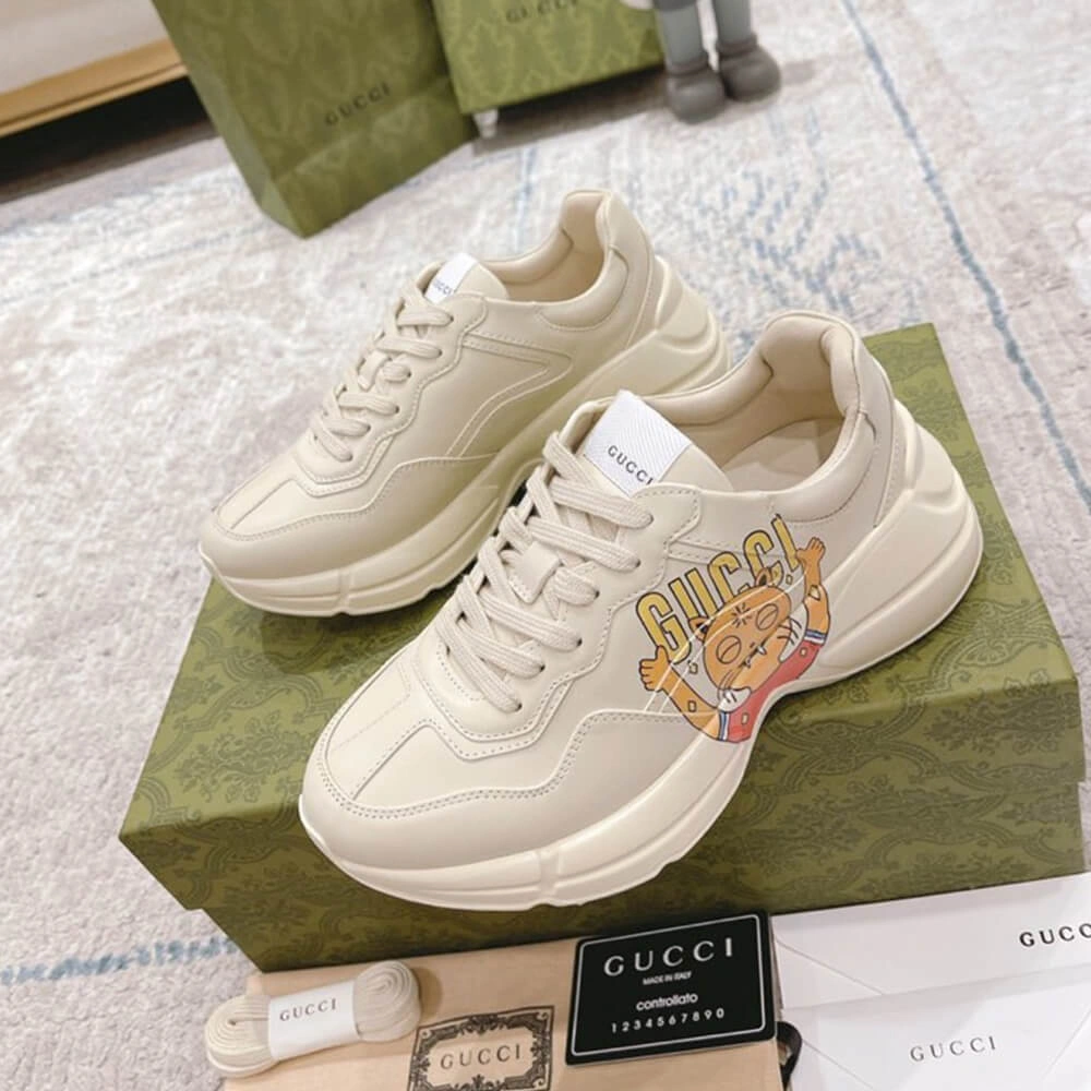Packable Rhyton sneaker with cat print 54