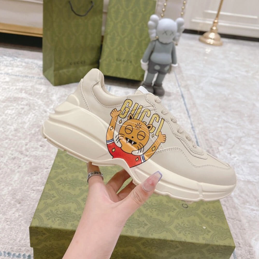 Packable Rhyton sneaker with cat print 54