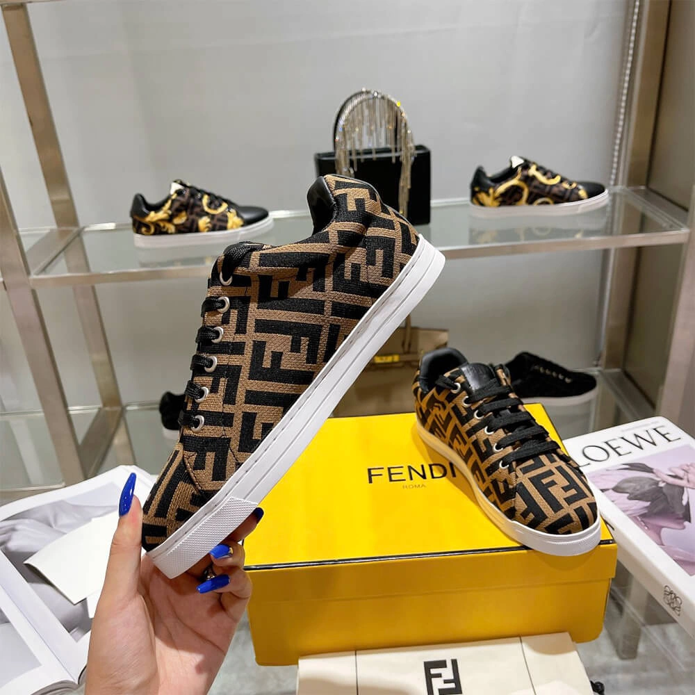 Fashionable Sneakers 139